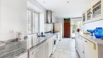 Réfrigérateur, four, lave-vaisselle