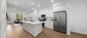 Chic 3B3.5B townhouse in La Puente