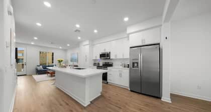 Chic 3B3.5B townhouse in La Puente