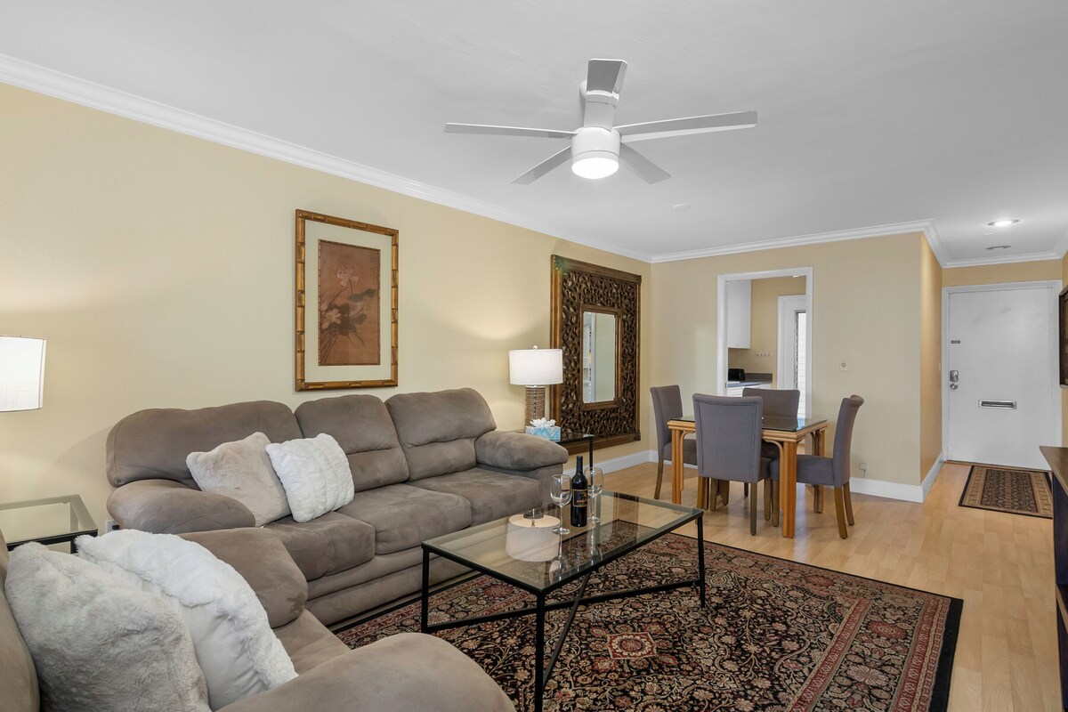 Photo 12 of Charming 2-Bedroom Apartment in the Heart of Olde Naples