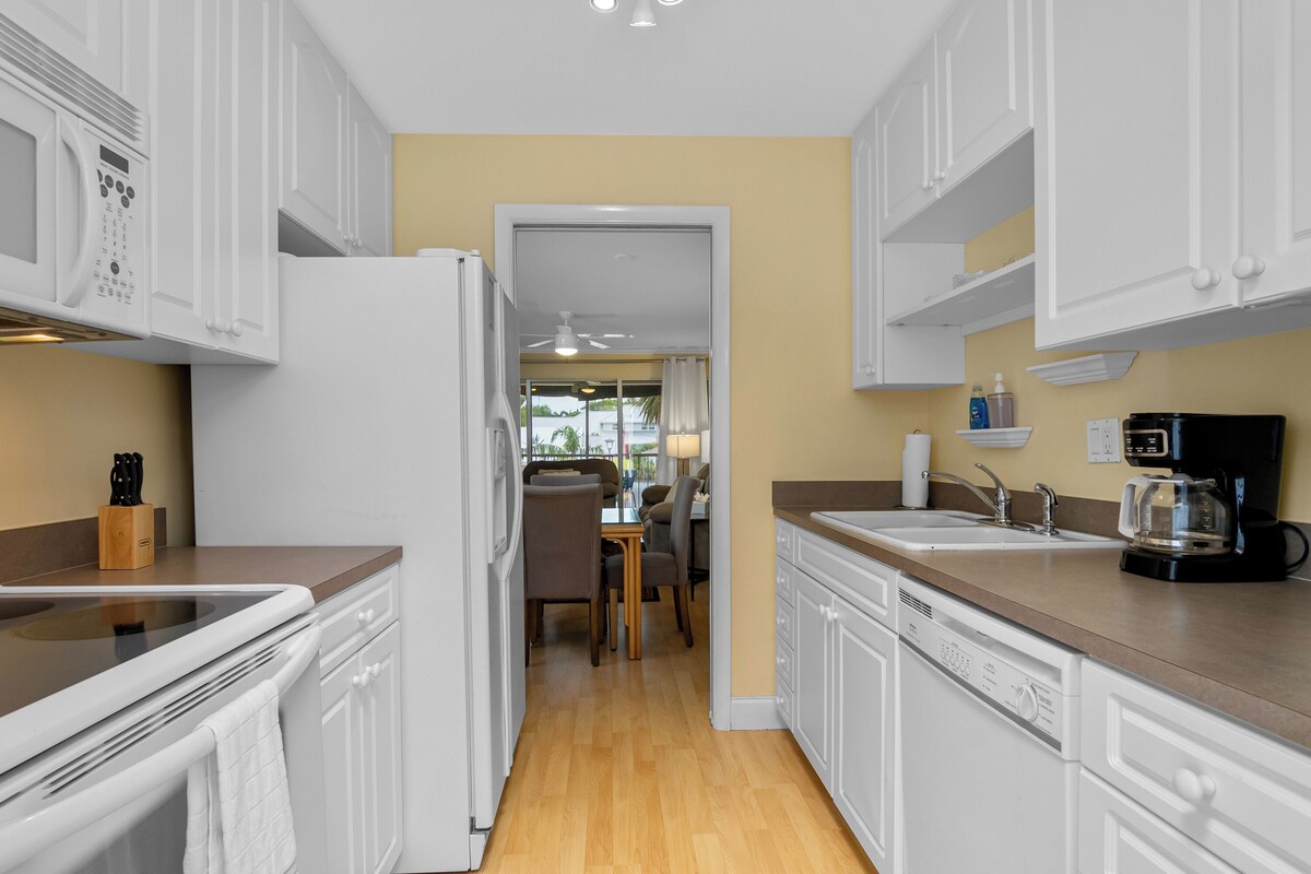 Photo 15 of Charming 2-Bedroom Apartment in the Heart of Olde Naples