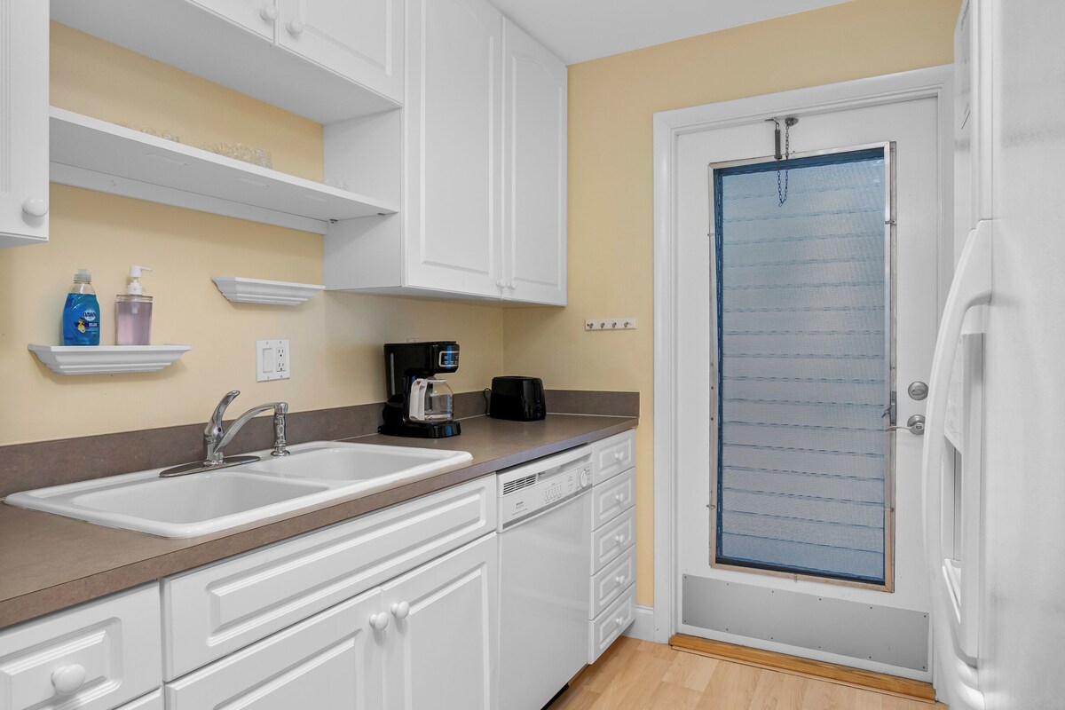 Photo 16 of Charming 2-Bedroom Apartment in the Heart of Olde Naples