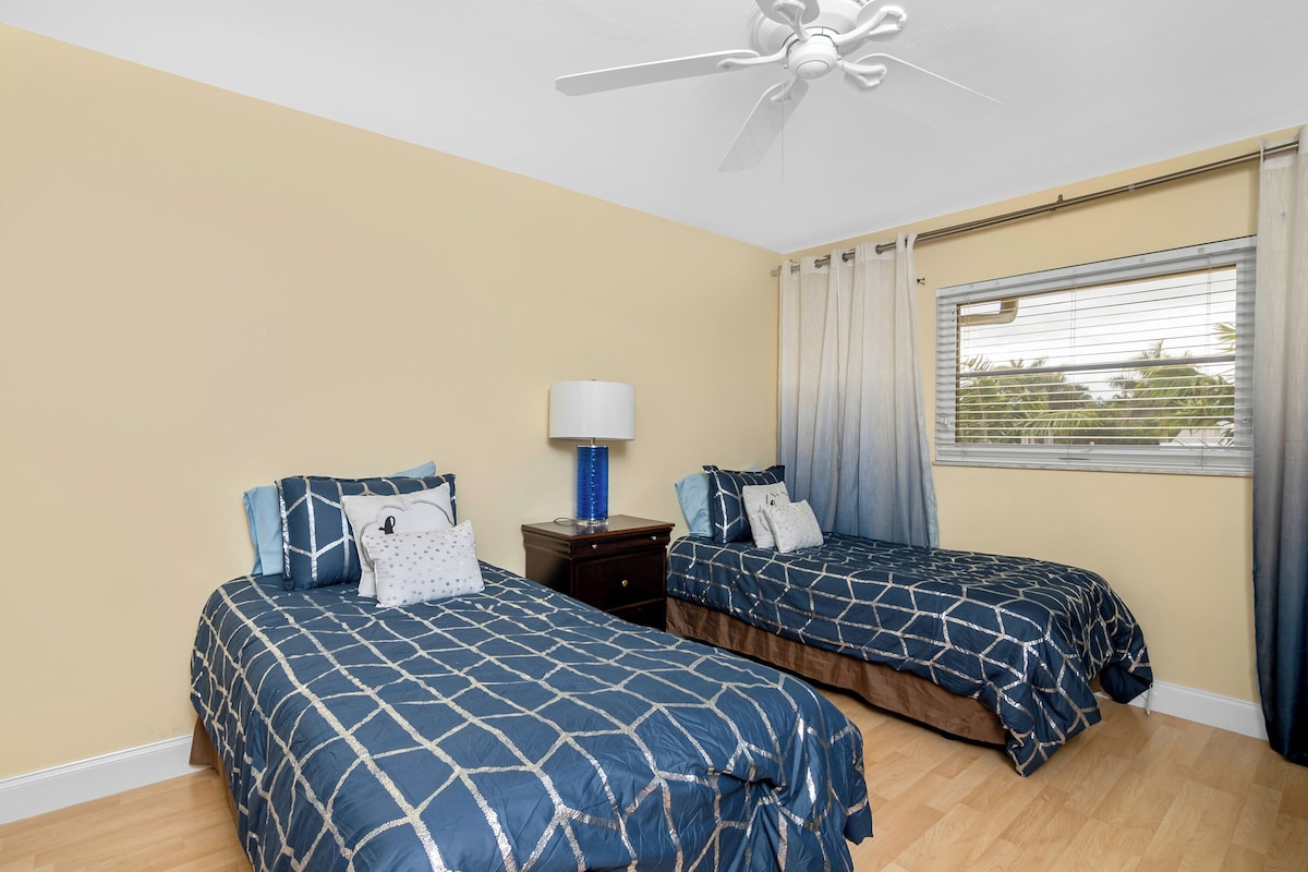 Photo 9 of Charming 2-Bedroom Apartment in the Heart of Olde Naples