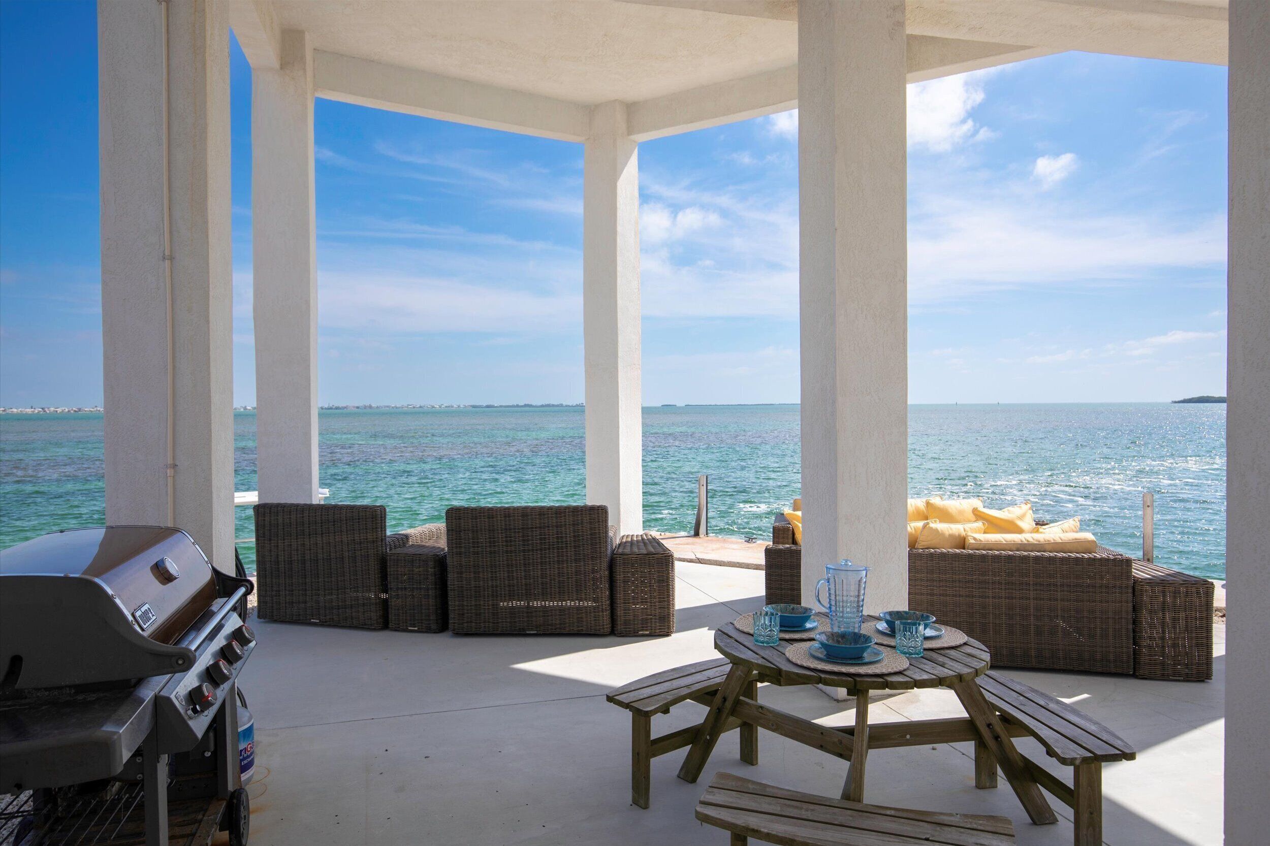 屋外ダイニングエリア