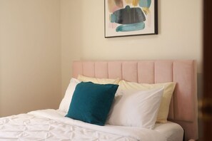 2 soverom, strykejern/-brett, reiseseng for barn og wi-fi