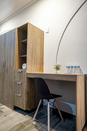 Superior Quadruple Room | Free WiFi - Hotel Bugambilias (León)
