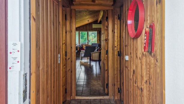 A wooden hallway leading to a room with a view of the outdoors. - Three bedroom nice home in Løkken (Løkken)