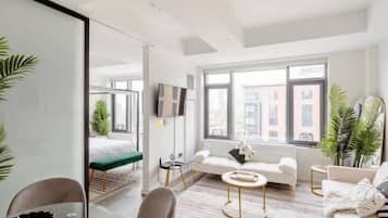 1 habitación, tabla de planchar con plancha, cuna de viaje y wifi