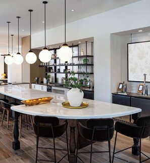 Dining - One-Bedroom Retreat in the South End (Boston)