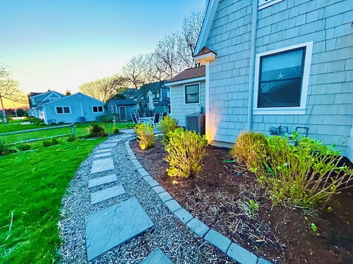 Steps to 3 Falmouth Beaches in our 6+bedroom with oversized outdoor shower