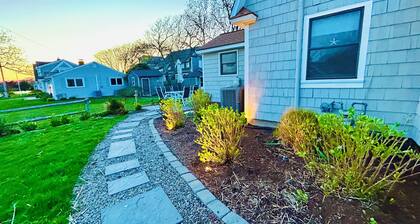 Steps to 3 Falmouth Beaches in our 6+bedroom with oversized outdoor shower