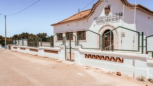 A white building with a tiled roof and a sign that reads "CENTRO CULTURAL NOVA GERACAO."