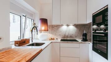 ميكروويف، غسالة أطباق، ماكينة لصنع القهوة/الشاي