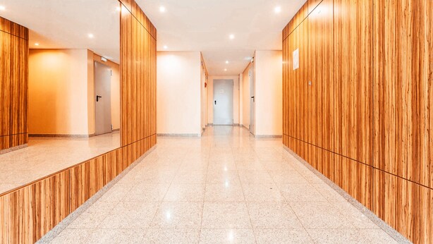 A modern hallway with wooden paneling and a polished tile floor. - Modern & Elegant in Amadora by GT House (Amadora)