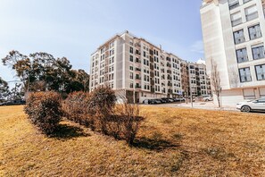 Exterior - Modern & Elegant in Amadora by GT House (Amadora)