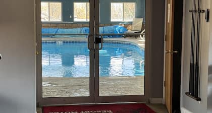 Charming 2-bedroom condo with fitness room, WiFi in Wonderful Lake George