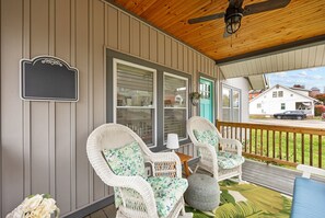 Terrace/patio - Green Door Cottage | Charming Mid-Term Near Downtown Asheville (Asheville)