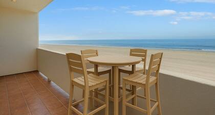 NEW 2 BR Condo I Carpinteria. Lovely Sunsets & Walk Everywhere!