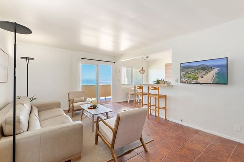 NEW 2 BR Condo I Carpinteria. Lovely Sunsets & Walk Everywhere!