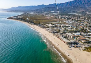 Beach - Beachfront Ocean View Condo | California King, Balcony & Steps to the Sand (Carpinteria)