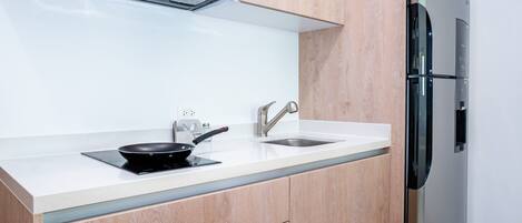 雪櫃、微波爐、爐具、咖啡機/沖茶器