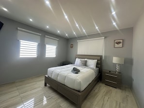 3 chambres, fer et planche à repasser, lit parapluie, Wi-Fi gratuit