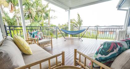 Long Jetty Beach House. Stroll to the beach and lake. Come & explore the Coast!!