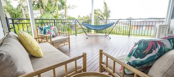 Long Jetty Beach House. Stroll to the beach and lake. Come & explore the Coast!!