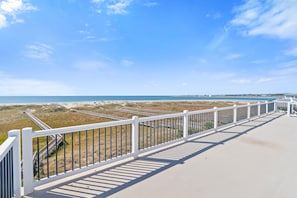 Una spiaggia nelle vicinanze