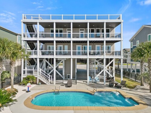 "Gnozo Palazzo" 6 Bedroom, 6.5 Bathroom Oceanfront Home with Pool!