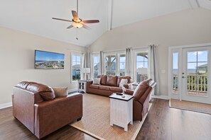 TV - "Arlo's Oasis" 4 Bedroom, 4.5 Bathroom Second Row Home w/ PRIVATE POOL! (Holden Beach)