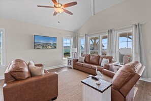 TV - "Arlo's Oasis" 4 Bedroom, 4.5 Bathroom Second Row Home w/ PRIVATE POOL! (Holden Beach)