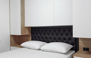 2 bedrooms, iron/ironing board, travel cot, free WiFi - 2 bedroom beautiful home in Modric (Modric)