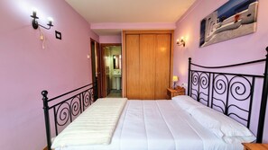 2 habitaciones, tabla de planchar con plancha y acceso a internet 