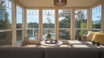 Smart TV, fireplace, table tennis, books