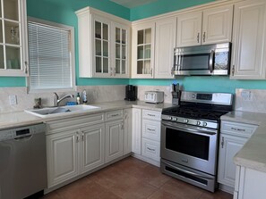 冷蔵庫、電子レンジ、コンロ、食器洗い機