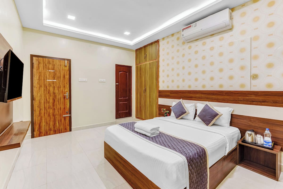 Classic Apartment, City View | 2 bedrooms, desk, soundproofing, iron/ironing board