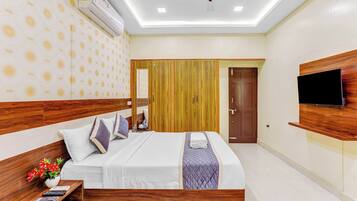 Premium Apartment, City View | Desk, soundproofing, iron/ironing board, free WiFi