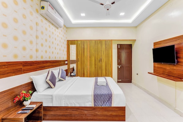 Premium Apartment, City View | Desk, soundproofing, iron/ironing board, free WiFi