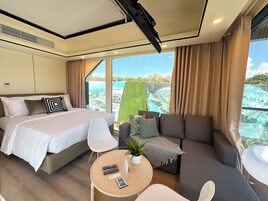 In-room safe, free WiFi