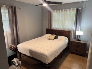 3 bedrooms, desk, iron/ironing board, travel cot