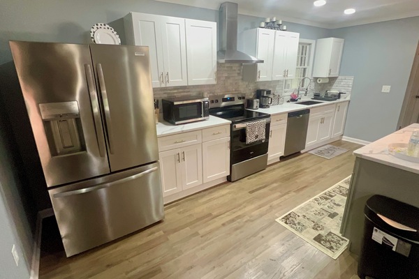 Geladeira, micro-ondas, fogão, cooktop