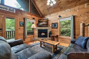 Living area - Seclusion! I Privacy I Fire Pit I Game Room I Arcades I Pet Friendly I Hot Tub (Sevierville)