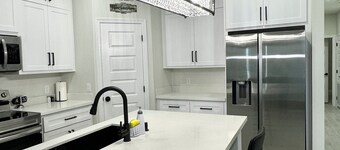 Charming 3-bedroom house in Brownsville minutes away from SpaceX!