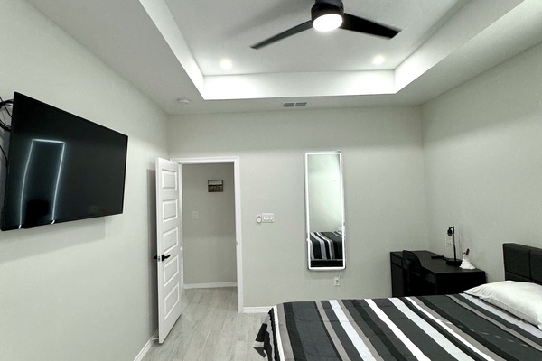 3 dormitoris, escriptori, planxa i posts de planxar i wifi gratuïta