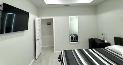 Charming 3-bedroom house in Brownsville minutes away from SpaceX!