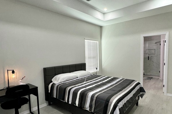 3 dormitoris, escriptori, planxa i posts de planxar i wifi gratuïta