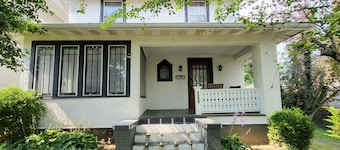 Charming 3-bedroom house in terrific Portsmouth hilltop neighbourhood.