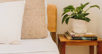 Charming 2-bedroom near Q2 & The Domain