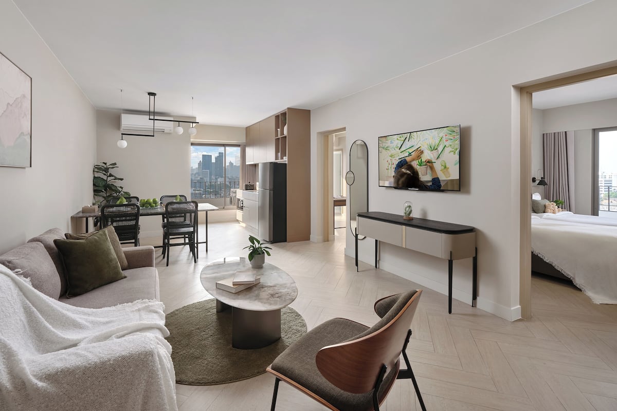 Executive appartement, 2 slaapkamers | 1 slaapkamer, een minibar met enkele gratis items, een bureau